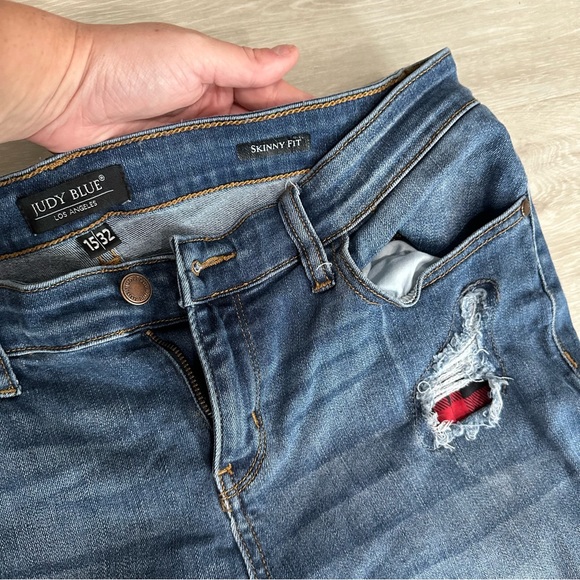2 pair Judy Blue size 15/32 patched stretch skinny jeans - Picture 5 of 12